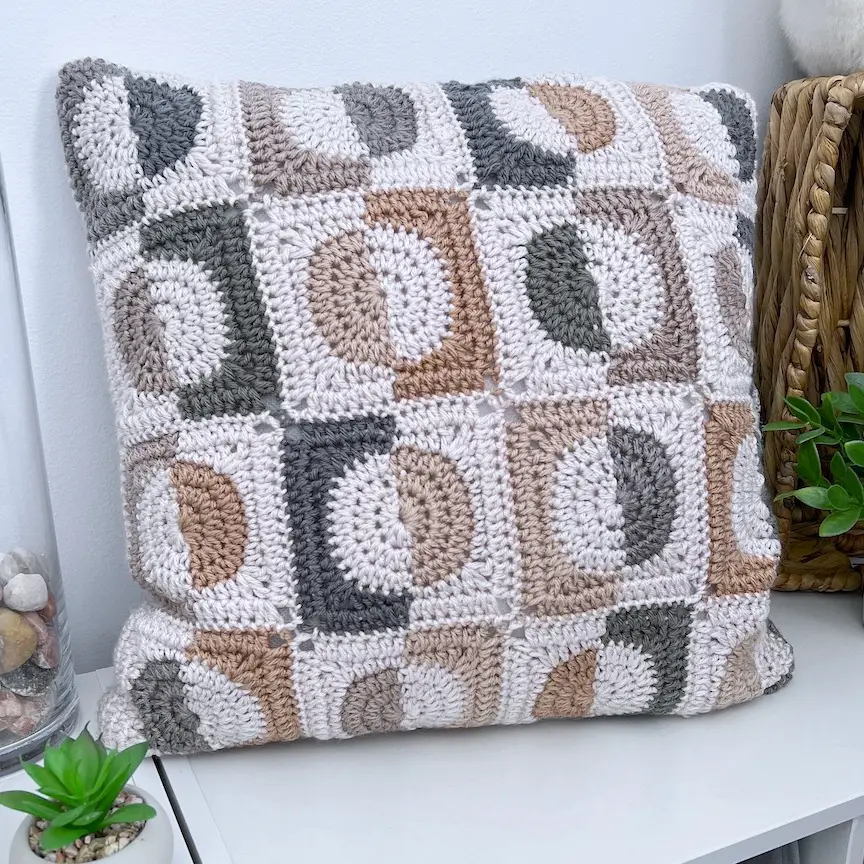 Half Moon Modern Crochet Pillow Pattern - JSPCREATE